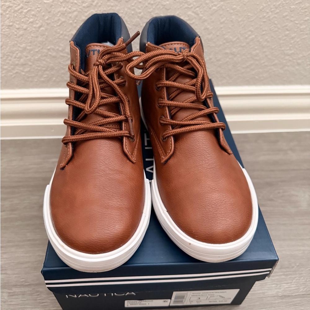 Nautica Boys Tan/Navy blue chukka boots Size